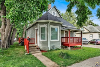 1214 SW 5th St, Topeka, KS 66606