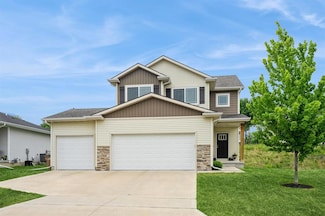 1085 Juniper Dr, Carlisle, IA 50047