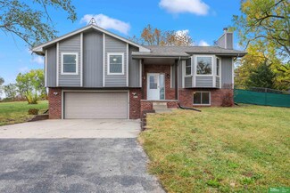814 Carol Ct, Plattsmouth, NE 68048