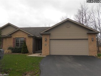 403 Pin Oak Place Unit 403, Campbell, OH 44405
