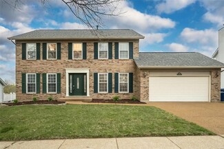 1025 Remington Oaks Ct, Fenton, MO 63026