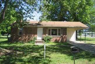 902 W Saint Francis St, Dexter, MO 63841