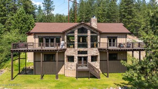 602 Country Club Ln, Pinehurst, ID 83850