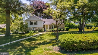 148 Clover Hill Ln, Wayne, PA 19087