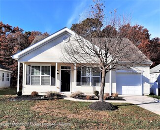 32 Briarwood Dr, Tuckerton, NJ 08087