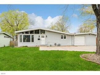 1016 63rd St, Windsor Heights, IA 50324