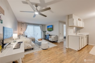 4540 45th Ave SW Unit 204, Seattle, WA 98116