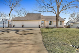 7225 SW 33rd St, Topeka, KS 66614