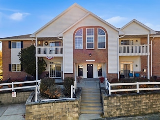 W241N2507 E Parkway Meadow Cir Unit 6, Pewaukee, WI 53072