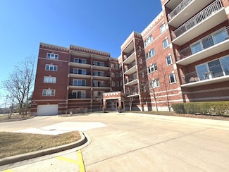 455 W Front St Unit 2208, Wheaton, IL 60187