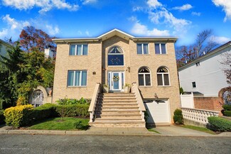 39 Delia Ct, Staten Island, NY 10307