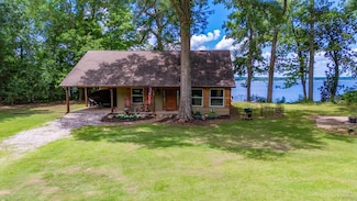141 Cheyenne Rd, Zavalla, TX 75980