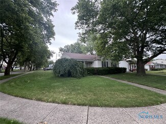 818 Woodlawn Dr, Toledo, OH 43612
