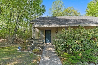 19 Ski Side Dr, Tannersville, PA 18372