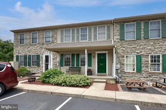 813 Knoll Dr, Mount Joy, PA 17552