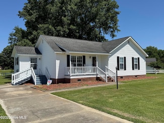 122 Tarheel Dr, Mount Olive, NC 28365