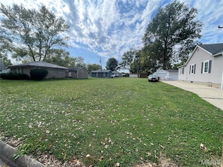 745 S Moore St, Nashville, IL 62263