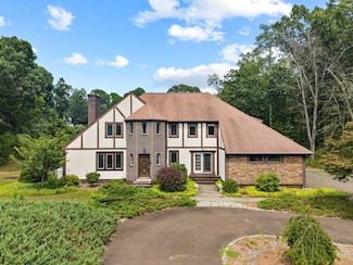 22 Hickory Hill Ln, Branford, CT 06405