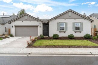 1917 Las Rosas Ave, Clovis, CA 93619
