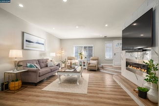 1713 Geary Rd, Walnut Creek, CA 94597