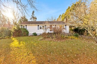 137 N Walker St, Taunton, MA 02780