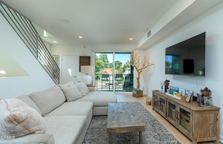 11594 Riverside Dr, North Hollywood, CA 91602