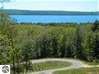 6865 S Glen Lake View Dr Unit E, Maple City, MI 49664