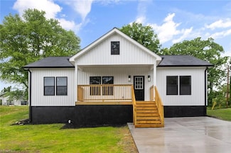 517 Kyle St, Mount Airy, NC 27030
