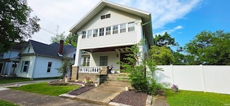 718 N Cherry St, Mount Carmel, IL 62863