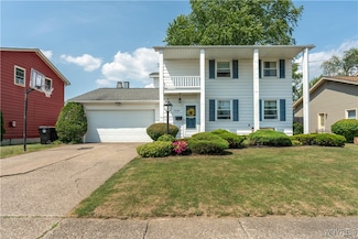 17 Briarwood Dr, Lancaster, NY 14086