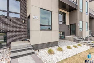 2807 S Terry Ave, Sioux Falls, SD 57106