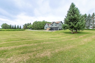 287 Lakeview Dr, Newport, VT 05855
