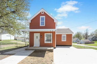 114 Fulton Dr, Des Moines, IA 50315