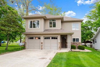 11468 N Ogden Point Rd, Syracuse, IN 46567
