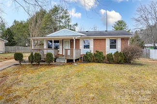 95 Loeb Dr, Brevard, NC 28712