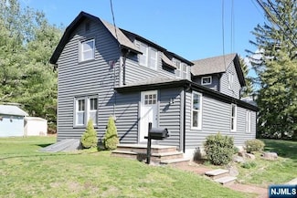 18 Etheridge Place, Park Ridge, NJ 07656