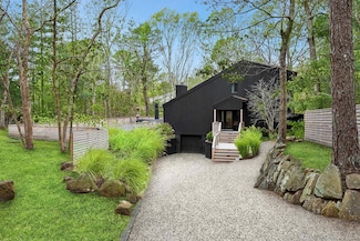 6 James St, East Hampton, NY 11937