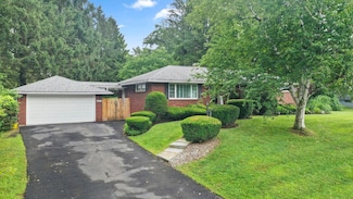2615 Smith Dr, Endicott, NY 13760