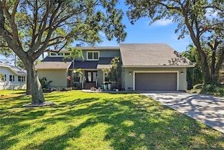 800 Apalachee Dr NE, Saint Petersburg, FL 33702