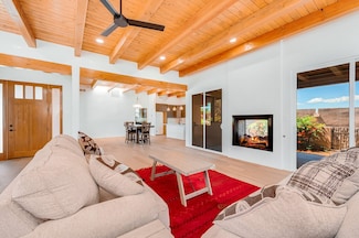 439 Calle Bonita, Santa Fe, NM 87505