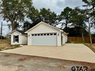 12107 Split Oak Dr, Poynor, TX 75763