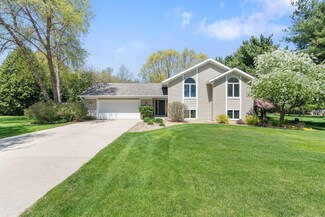 4880 Kirkwood Dr, Waunakee, WI 53597