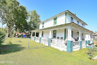 922 Elm St, New Bern, NC 28560