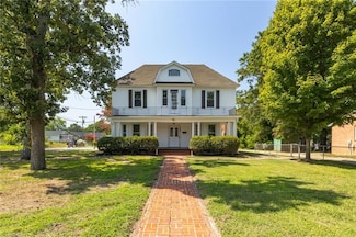 300 Cox Ave, Thomasville, NC 27360