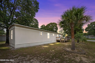 618 Creek Dr, Hampstead, NC 28443