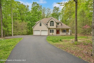 2226 Maple Leaf Ct, Pocono Lake, PA 18347