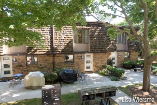 1982 S Shore Dr Unit 2, Holland, MI 49423