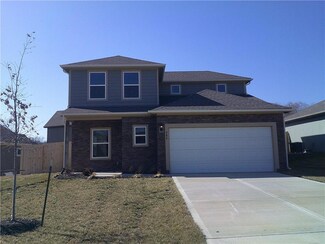 704 Roseberry Dr, Paola, KS 66071