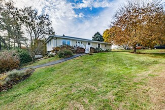 5 Orchard St, Rockland, ME 04841