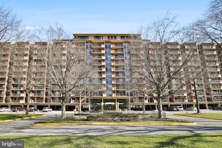 1300 Army Navy Dr Unit 415, Arlington, VA 22202